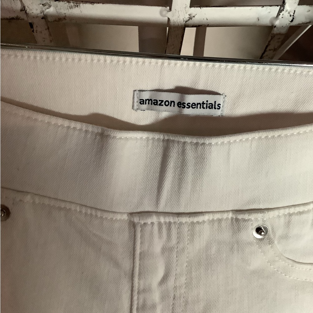 White Capri Amazon Essentials Skinny Capris! Size… - image 2